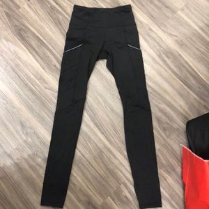 Black lululemon leggings